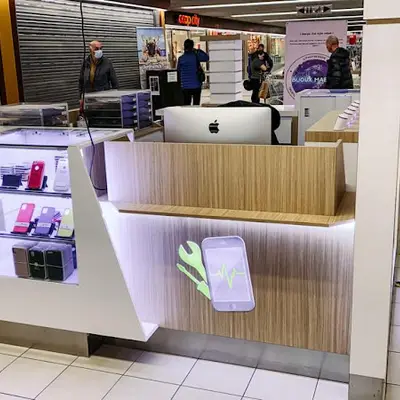 Photo de PhoneCenter Meyrin - Spécialiste de la réparation express de smartphones et tablettes.